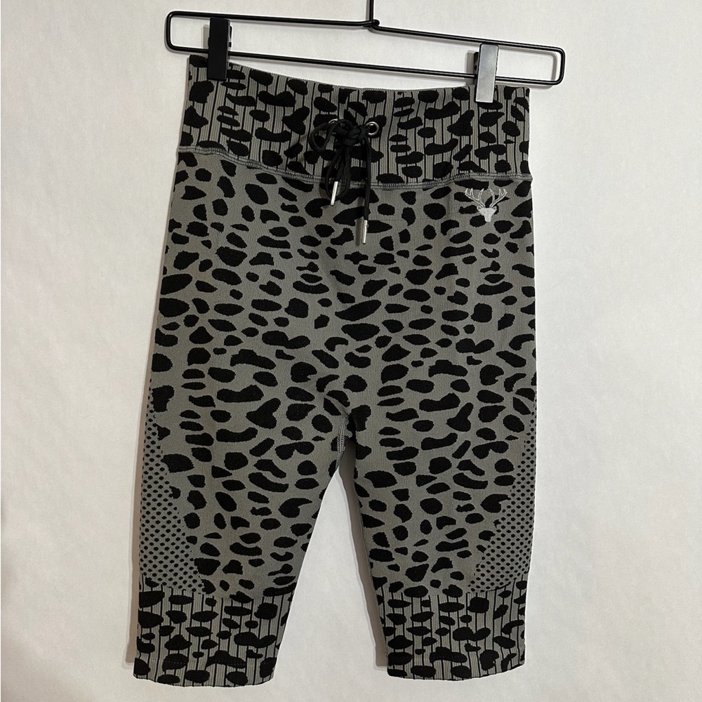 Twill Active Tie Waist Seamless Shorts Grey Leopard Print High Waist Size Large - Picture 6 of 11